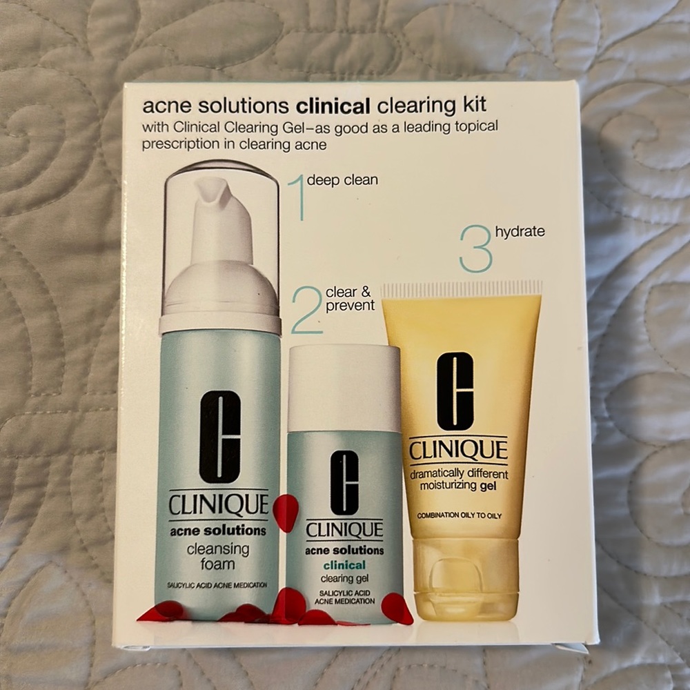 Clinique acne solutions clinical clearing kit unopened brand new